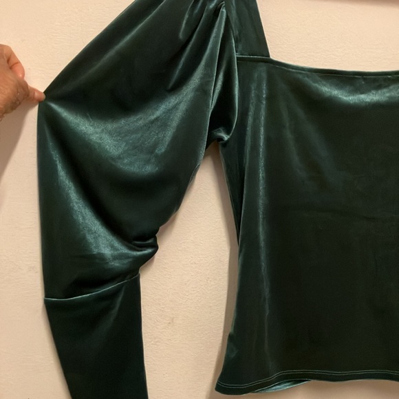 Express Emerald Green Velvet Ruched Top Juliet puff sleeve crop top medium - Picture 4 of 4